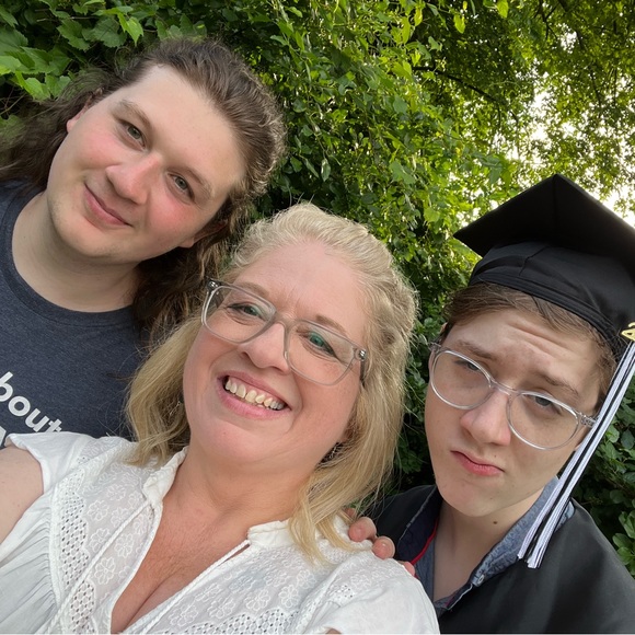 Meet your Posher, Lisa - Picture 2 of 3